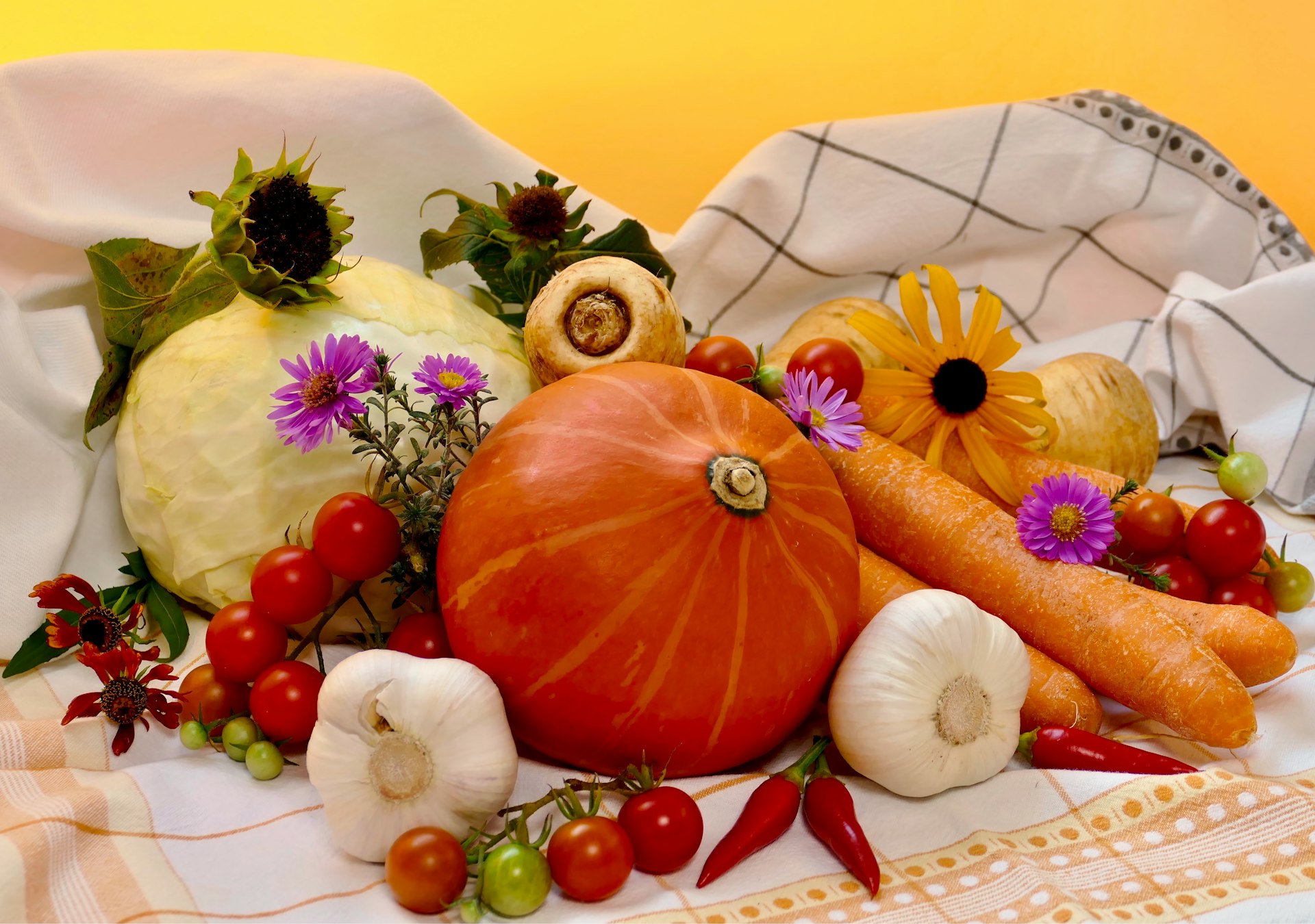 A table topped with lots of different types of vegetables